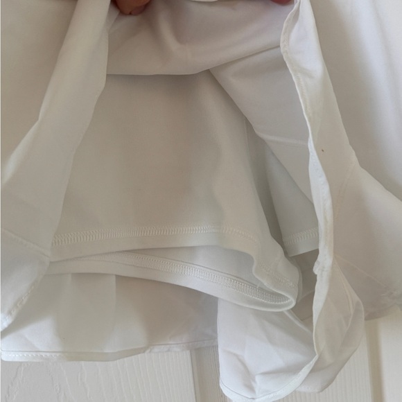 Offline by Aerie White Crossover Skirted Active Skort Size L EUC - Picture 7 of 13